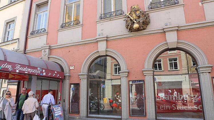 Der unansehnliche Baldachin am Einzeldenkmal Lange Straße 22 kommt weg, versprechen die Bauherren. Foto: Barbara  Herbst