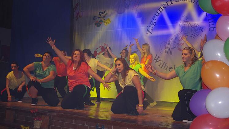 Die Damen tanzten zu "Von Allein" von Culcha Candela.