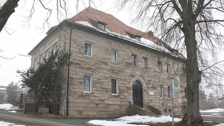 Der Altbau der Schule. Im Obergeschoss ist eine Wohnung vermietet.  Foto: Friedwald Schedel