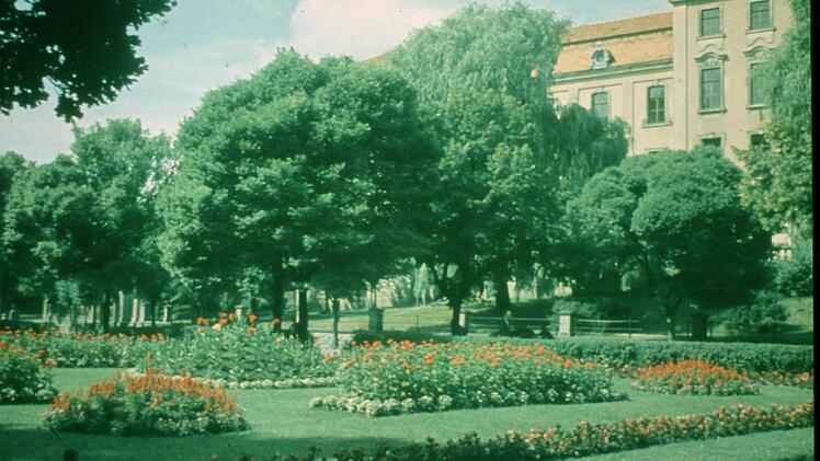 Blick auf die Pestalozzischule in den sechziger Jahren ...  Foto: Stadtarchiv