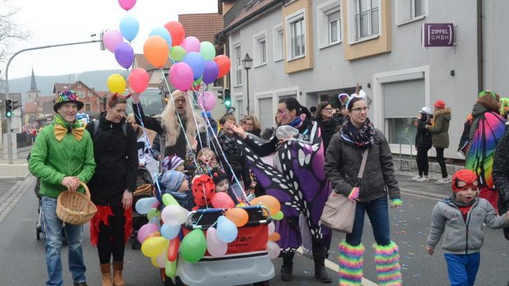 In Weißenbrunn gab es einen bunten Faschingsumzug. Foto: Karl-Heinz Hofmann