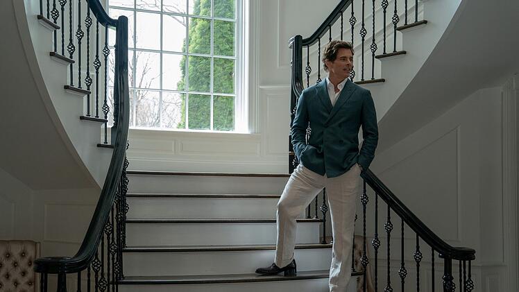 Der Neue in der Nachbarschaft ist reicher als alle anderen: Owen Ashe (John Marsden).