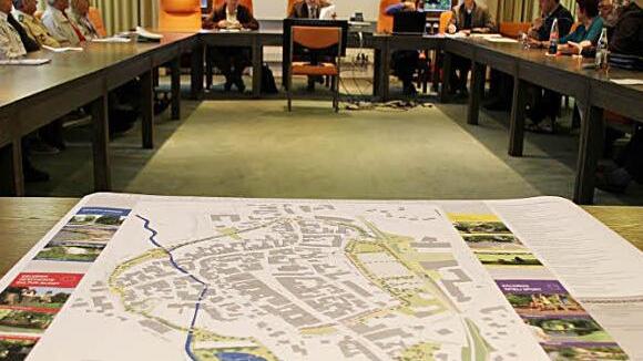 Elke Döhler (vorne Zweite von rechts) erläuterte ihr Konzept.