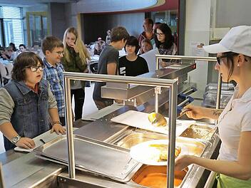 Das Thema Schulessen beschäftigte den Schulzweckverband am Mittwoch. Besonders die schlechte Zahlungsmoral der Eltern sorgte für Kopfzerbrechen. Foto: Peter Schmieder