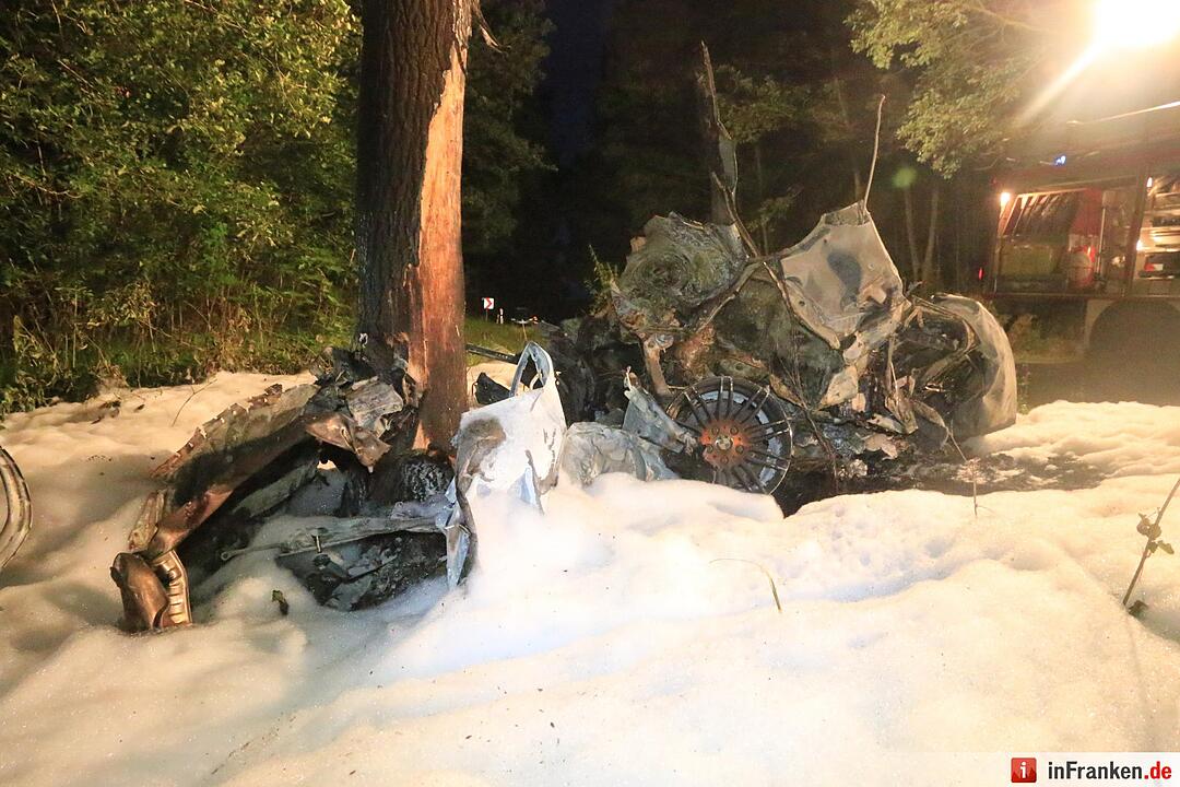 Tödlicher Unfall bei Boxbrunn: Pkw wird zerfetzt