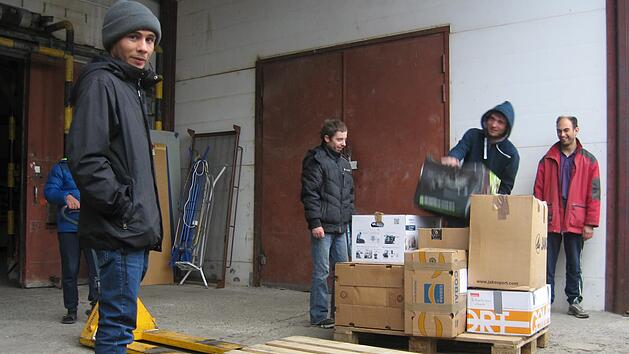 Die Freude steht ihnen ins Gesicht geschrieben: Jugendliche eines Waisenhauses nehmen die Hilfsgüter aus Heiligenstadt in Empfang. Foto: p