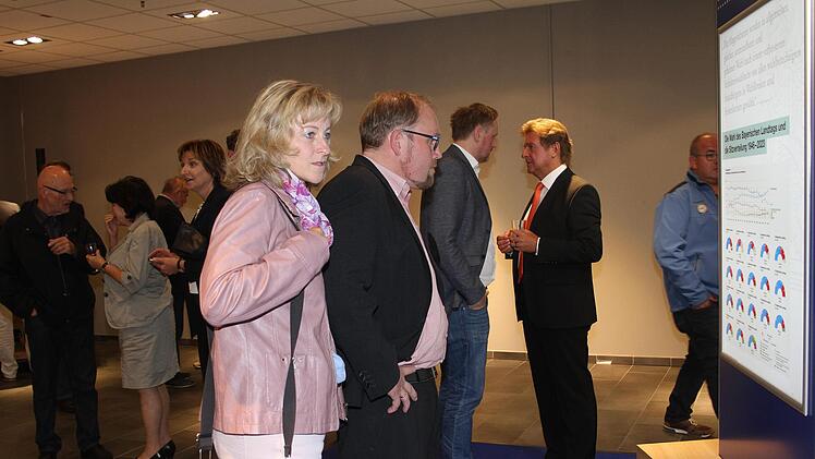 Auf Tafeln wird die Arbeit im Landtag vorgestellt. Foto: Sonny Adam