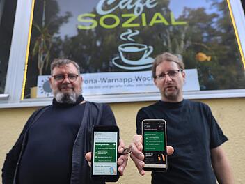 Claus Poppe (links) und Christian Fenn hoffen, dass mehr Gäste auf das Angebot eingehen.  Foto: Ellen Mützel