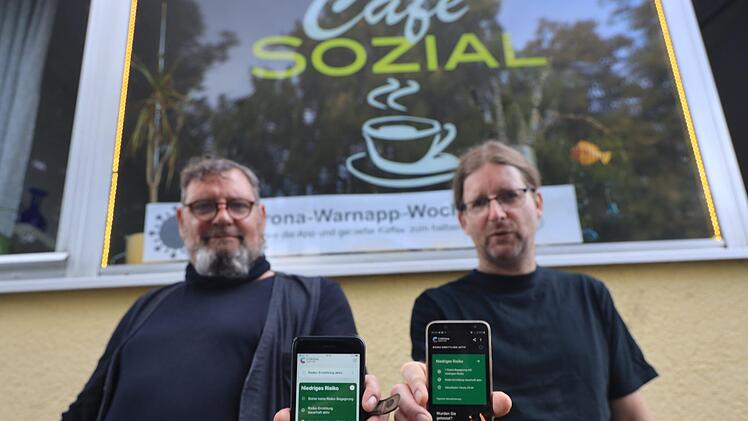 Claus Poppe (links) und Christian Fenn hoffen, dass mehr Gäste auf das Angebot eingehen.  Foto: Ellen Mützel