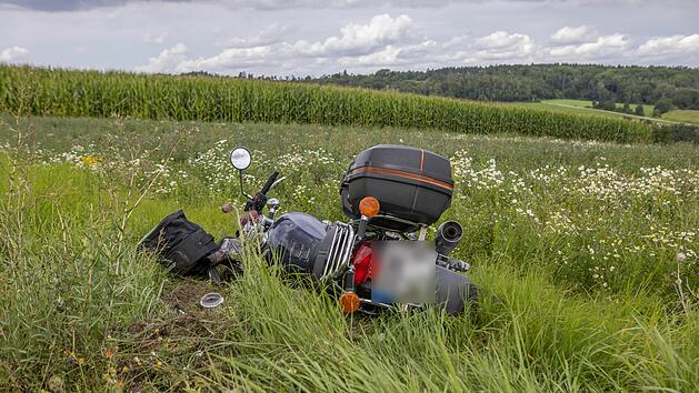 T&ouml;dlicher Unfall im Kreis Ansbach: Biker st&uuml;rzt und wird Motorradfahrerin erfasst