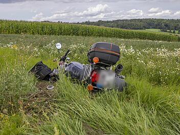 T&ouml;dlicher Unfall im Kreis Ansbach: Biker st&uuml;rzt und wird Motorradfahrerin erfasst