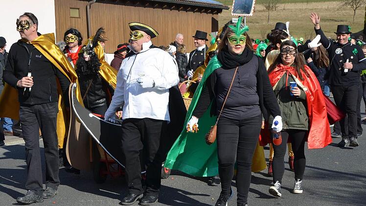 Faschingszug Rosenmontag in Waldfenster Foto: Peter Rauch