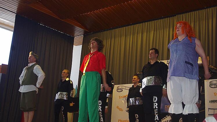 Vom Ringelreihen bis zum Männerballett: In Wilhelmsthal war alles zu sehen. Foto: Heike Schülein