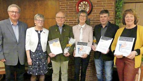 Ehrungen beim Posaunenchor Trebgast (von links): Pfarrer Peter Ahrens, Chorleiterin Karin Schulz, Obmann Manfred Hoffmann (50 Jahre), Petra Stalla, Udo Kessler, Maria Stenglein (alle 15)  Foto: Dieter Hübner