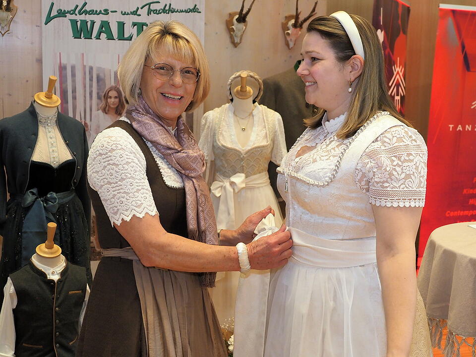 Inkl. Braut- und Festmodenschauen.