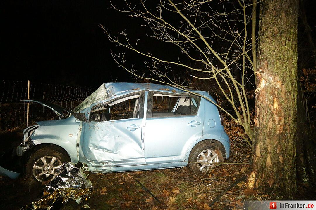 Unfall auf B505: Frau prallt mit Pkw gegen Baum