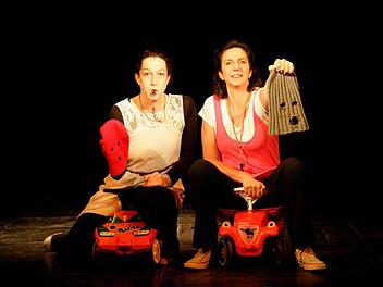 Birgit Süß (links) und Heidi Friedrich stürmen am 25. Januar den Jazzkeller.