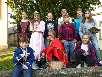 Die Theater-Kids der Stettfelder Freilichtbühne fiebern ihrem Auftritt beim Kinder- und Jugendtheatertag in Königsberg entgegen.  Foto: cz