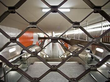 So wie am Dienstag dürften auch heute die U-Bahnhöfe in Nürnberg wegen des Warnstreiks verschlossen bleiben. Foto: Daniel Karmann/dpa