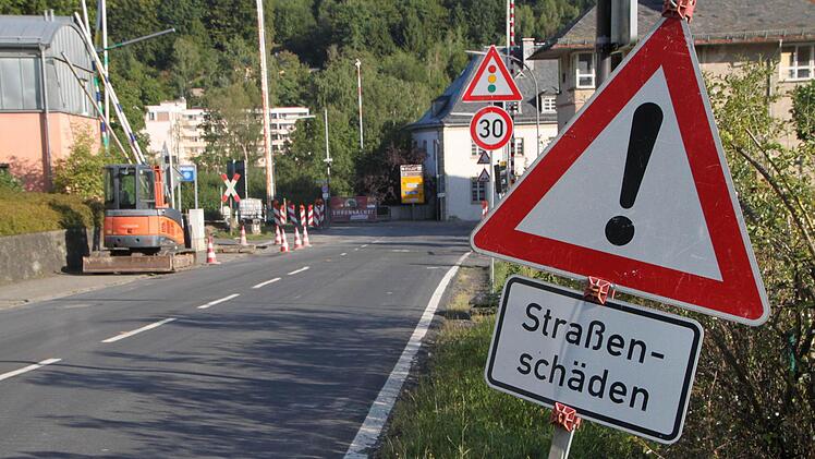 Am Freitag startet der Ausbau der Ecke Bahnhofstraße/Hammelburger Berg. Foto: Ulrike Müller
