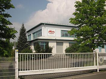 Das frühere Produktionsgebäude der Metzgerei Weiß in der E.-C.-Baumann-Straße kam am Dienstag unter den Hammer: Neuer Eigentümer ist der Kulmbacher Bauunternehmer Bernd Stübinger Foto: Stephan Tiroch