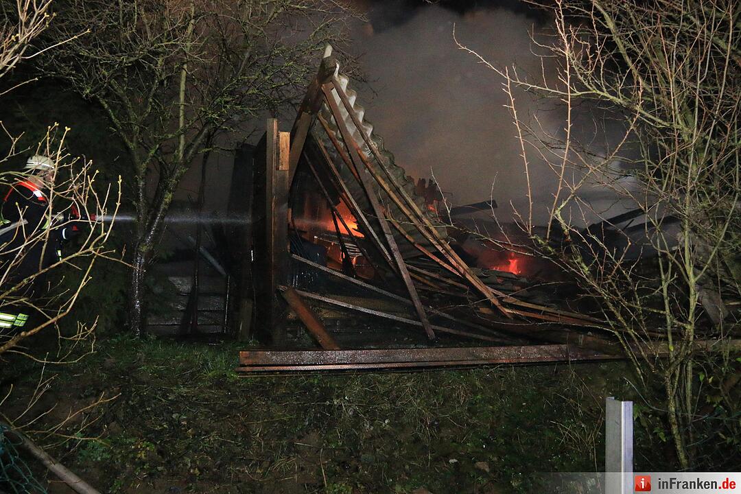 Großeinsatz: Scheunenbrand in Seigendorf