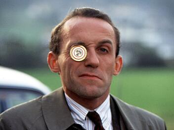 Die Ermittlungsmethoden von Kriminalinspektor Ernst Stockinger in der Kultserie "Kommissar Rex" waren immer etwas ungew&ouml;hnlich. Geschadet hat es dem Darsteller Karl Markovics nicht, der &ouml;sterreichische Schauspieler hatte mit der Rolle seinen gro&szlig;en Durchbruch.