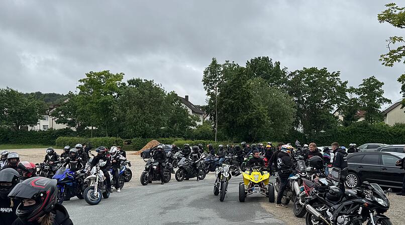 R&uuml;hrende Biker-Aktion in Franken: So emotional war der Abschied von Nils (21)