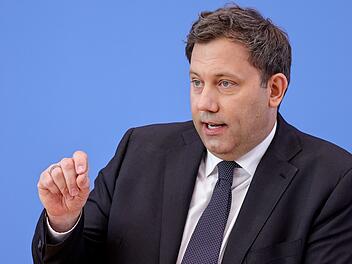 Finanzminister Lars Klingbeil stellt sich als erster Gast den Fragen im ARD-Sommerinterview.