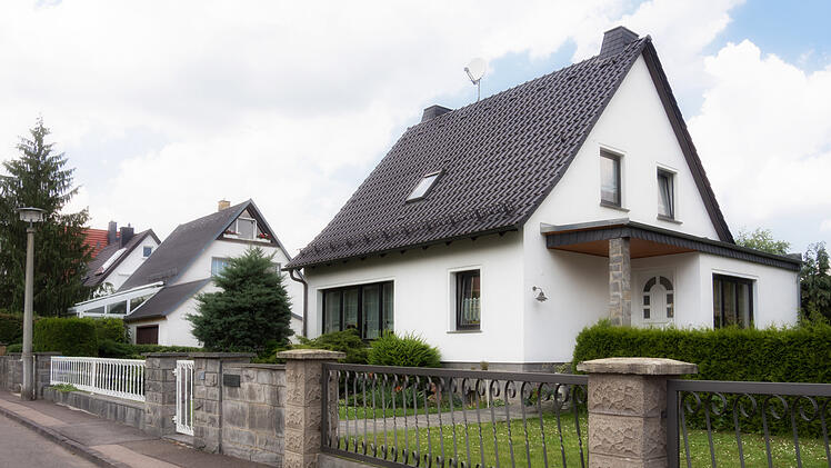 Wohnhaus, Einfamilienhaus mit Garten