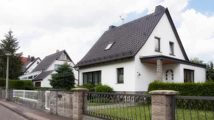 Wohnhaus, Einfamilienhaus mit Garten