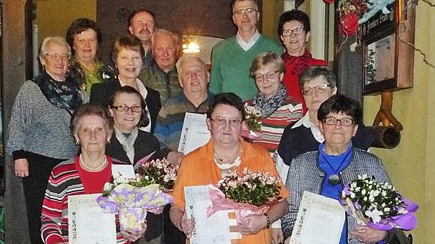 Das Bild zeigt die Geehrten zusammen mit dem Kreisvorsitzenden Fritz Pohl und dem Vorsitzenden Hardy Hanuschke. Foto: Monika Bassing