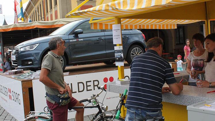 Lose kaufen, um vielleicht ein neues Auto zu gewinnen