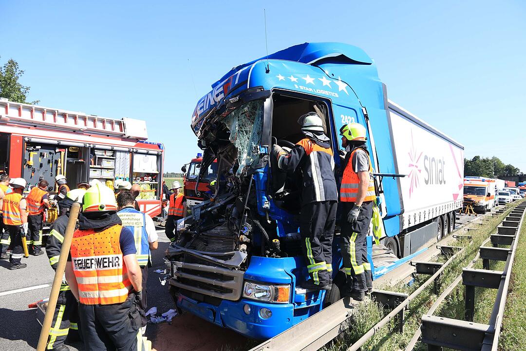 Lkw-Unfall bei Schweinfurt: Es geht um Leben und Tod - und die Rettungsgasse bleibt dicht