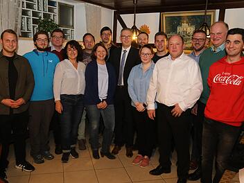 Die Kandidaten der BG Wiesenthau mit dem Bürgermeisterkandidaten Bernd Drummer  (M.) Foto: Franz Galster