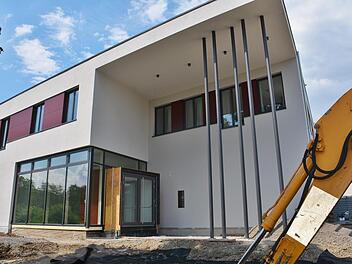 Noch ist einiges zu tun, bis am 1. Oktober die neue Schule offiziell eröffnet werden kann. Foto: Hanns Friedrich