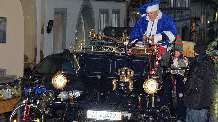 Startklar: Die Auto-Kutsche fährt gleich auf den Marktplatz.