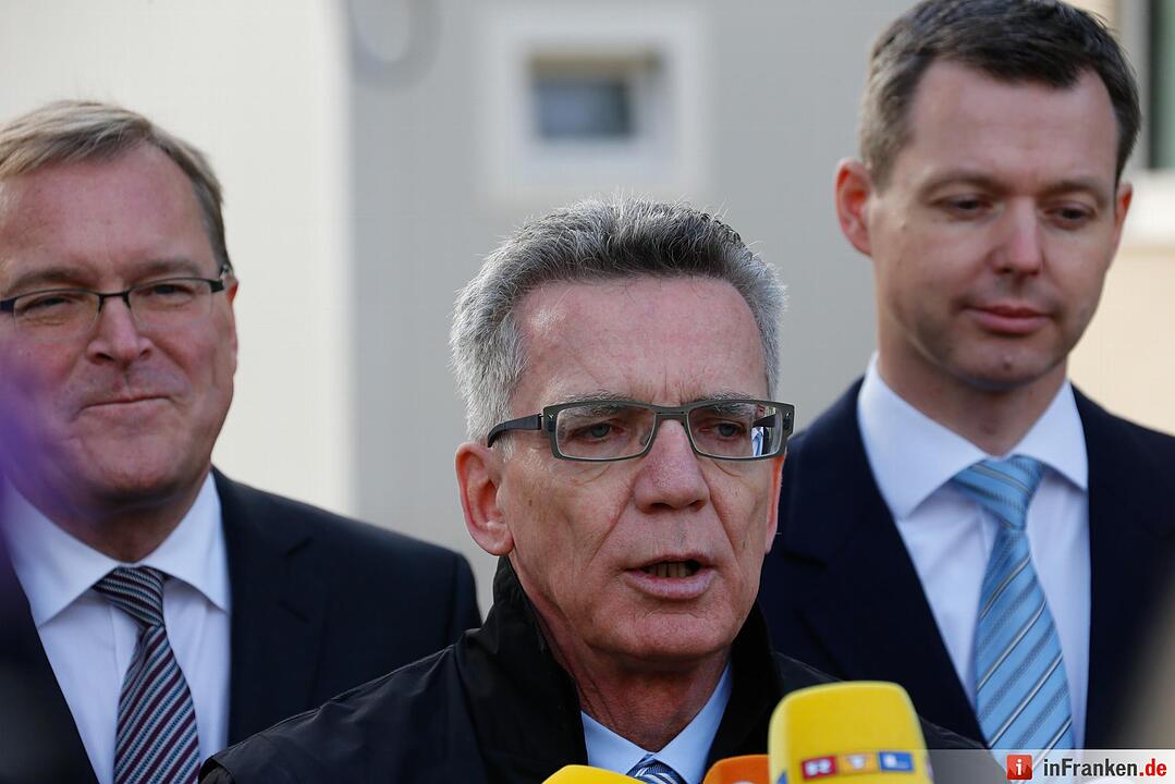 Bundesinnenminister Thomas de Maizière (CDU) hat das Balkanzentrum in Bamberg besucht