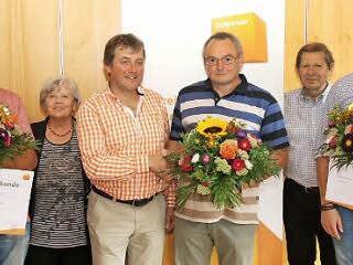 Für langjährige Firmenzugehörigkeit wurden von Obermeister Gotthard Schramm (Dritter von links) geehrt (von links): Michael Baum, Angelika Laußmann, Gotthard Schramm, Michael Wittmann, Dieter Laußmann, Michael Bleitner  Foto: Michael Stelzner