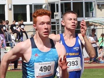 Nick Przeliorz (links) aus Nüdlingen verbesserte den Deutschen Uralt-Rekord über 4x100 Meter der U20. Fotos: Reinhold Nürnberger