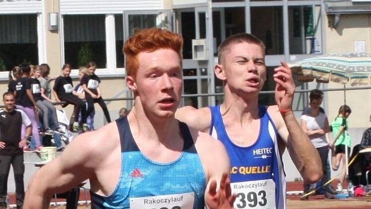 Nick Przeliorz (links) aus Nüdlingen verbesserte den Deutschen Uralt-Rekord über 4x100 Meter der U20. Fotos: Reinhold Nürnberger