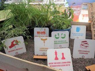 Neben Sprüchen zieren regionale Motive die fränkischen Bierdeckel. Foto: Landratsamt Fürth