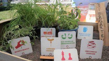 Neben Sprüchen zieren regionale Motive die fränkischen Bierdeckel. Foto: Landratsamt Fürth
