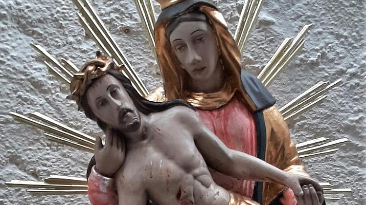 Welcher Künstler fertigte die Mater Dolorosa in der Bergkapelle, will der Heimatverein wissen.