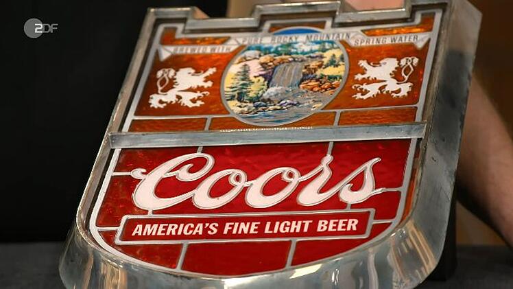 Die Leuchtreklame der Brauerei Coors hatte Verk&auml;ufer Joachim einst bei einer "Tasse Bier" ergattert.