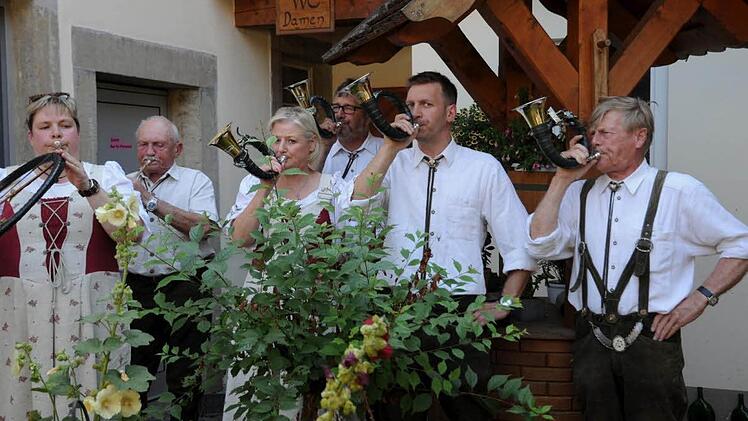Begleitet wurde die Abschlussfeier der Jägerprüfung von der Jagdhornbläsergruppe aus Coburg mit den entsprechenden Signalen.