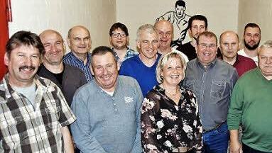 Die mit DJK-Treuenadeln für 25-, 40- und 50-jährige Mitgliedschaft ausgezeichneten Jubilare des DJK-SV Premich. Foto: von Dobschütz