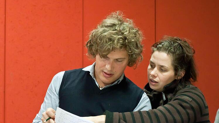 Alessandro Talevi im Gespräch mit Anna-Sophie Brüning, der musikalischen Leiterin der Neuinszenierung des "Barbiers von Badgad".