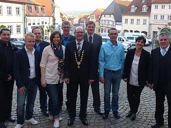 Die neuen Zeiler Stadträte und Ortssprecher mit dem Bürgermeister (von links): Matthias Blasl, Bastian Rößner, Uwe Möltner, Julia Pfaff, Michael Minnich, Thomas Stadelmann, Marcus Fröhlich, Tobias Hetterich, Christine Straub und Paul Berthold.  Fotos: Klaus Schmitt
