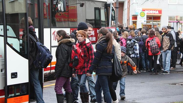 Baut der Omnibusverkehr Franken (OVF) seine Linie aus und führt sie über Hutschdorf? Das wäre gut, denn für die Beförderung von Kindern aus dem Thurnauer Ortsteil, die die Gesamtschule Hollfeld besuchen, werden bislang keine Kosten erstattet. Foto: Symboldbild/Bartl